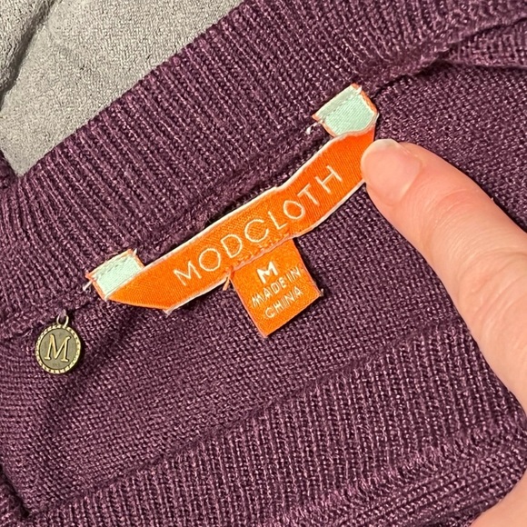 ModCloth purple v-neck sweater size Medium - Picture 3 of 7